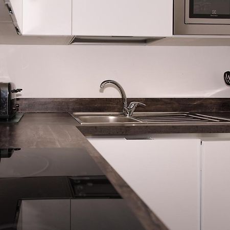 Greenstar Apartments - 2 Minute Walk Away Into City Centre - 6 Individual Flats - Next To Abertay University - 1 Bed 2 Bed & 3 Bedroom Flats - Fully Equipped - Short - Mid - Long Stays Welcome 던디 외부 사진