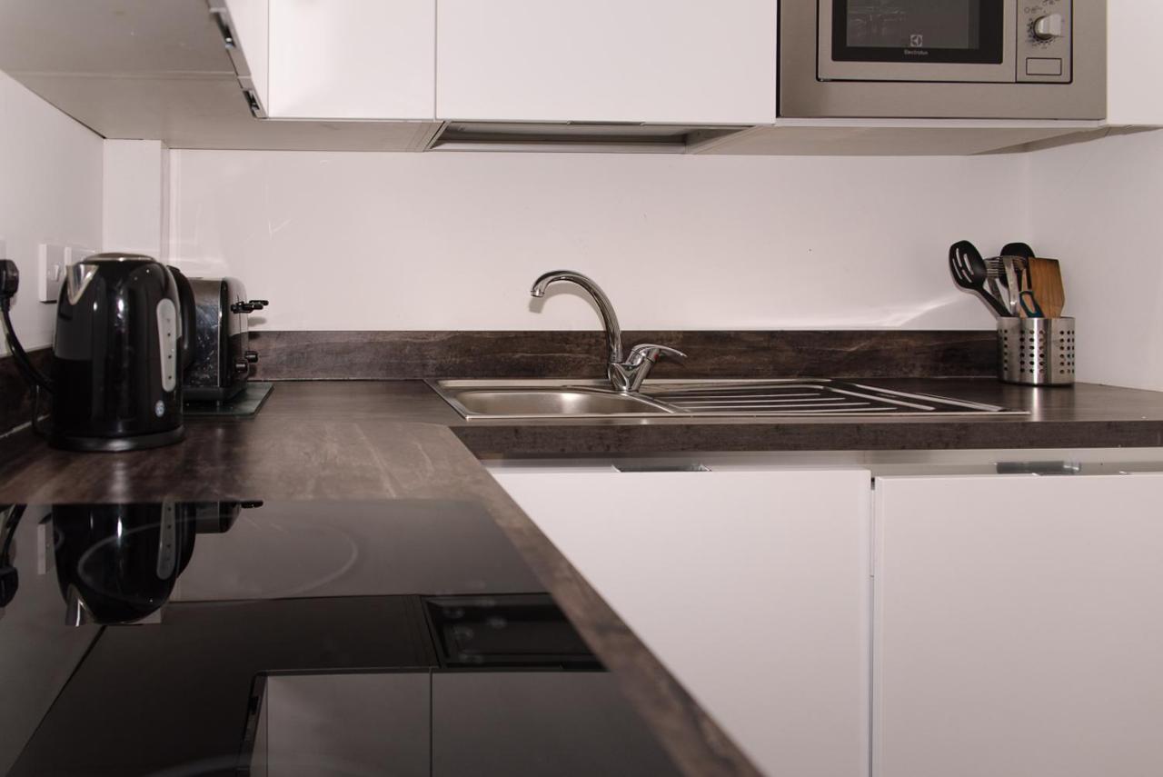Greenstar Apartments - 2 Minute Walk Away Into City Centre - 6 Individual Flats - Next To Abertay University - 1 Bed 2 Bed & 3 Bedroom Flats - Fully Equipped - Short - Mid - Long Stays Welcome 던디 외부 사진