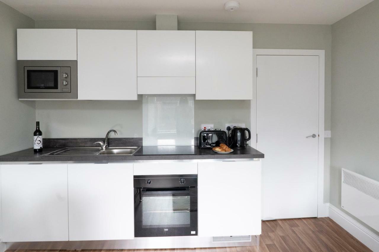 Greenstar Apartments - 2 Minute Walk Away Into City Centre - 6 Individual Flats - Next To Abertay University - 1 Bed 2 Bed & 3 Bedroom Flats - Fully Equipped - Short - Mid - Long Stays Welcome 던디 외부 사진